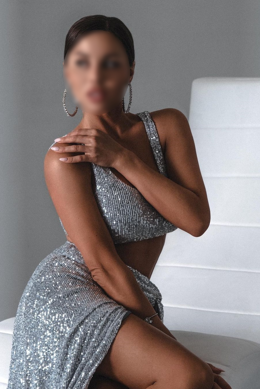 Соня проститутка интим салон Санкт-Петербурга у метро Площадь Восстания салон путан