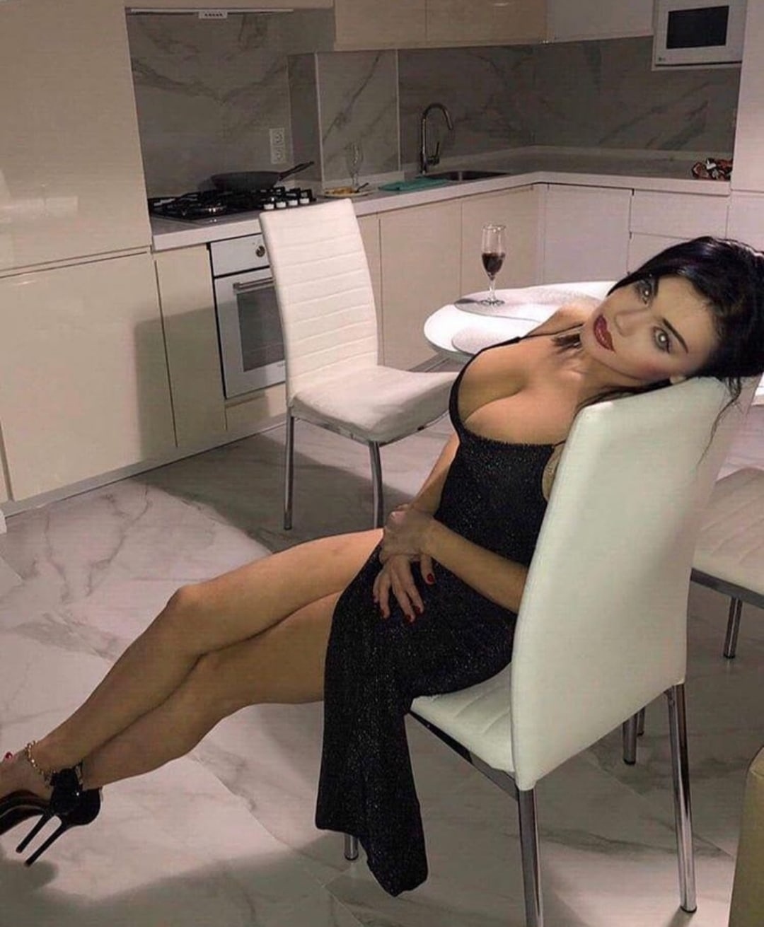 Женечка проститутка интим салон СПб у метро Адмиралтейская зрелые проститутки Питер салоны